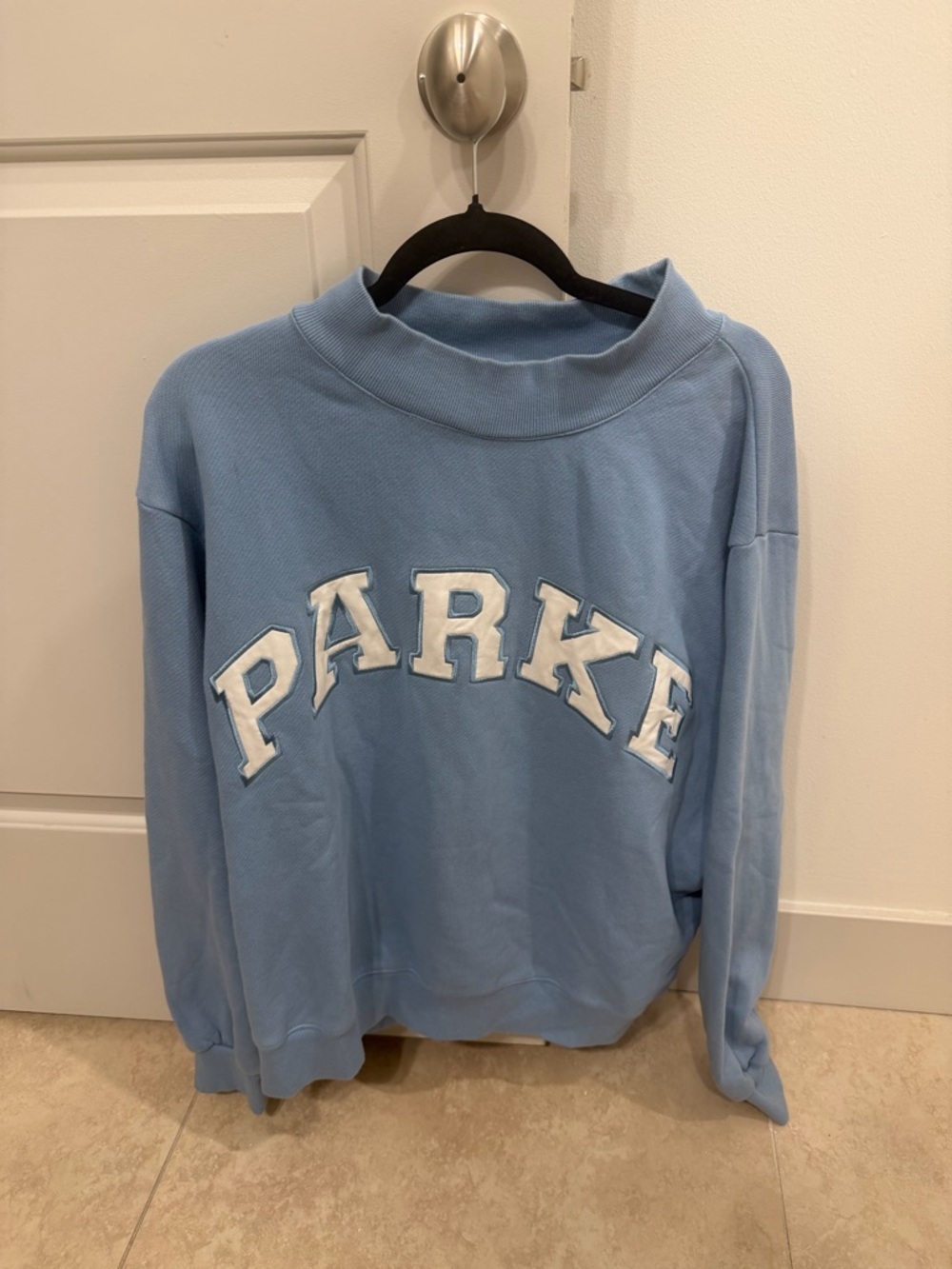 Parke L/XL Blue Heritage Mockneck Sweatshirt. 💙⚡️